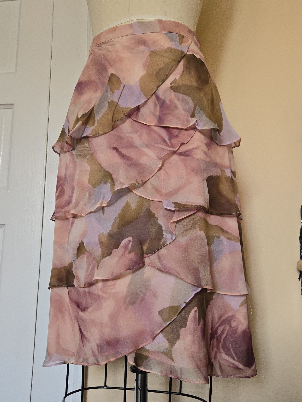 Jovani 100% silk pink floral ruffle tiered skirt Size 4